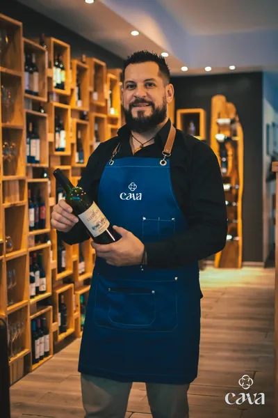 Erick Sandi — Anfitrión de CAVA Vinoteca, Pérez Zeledón