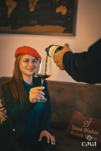 Nazareth Padilla Montero — Fundadora y anfitriona de CAVA Vinoteca